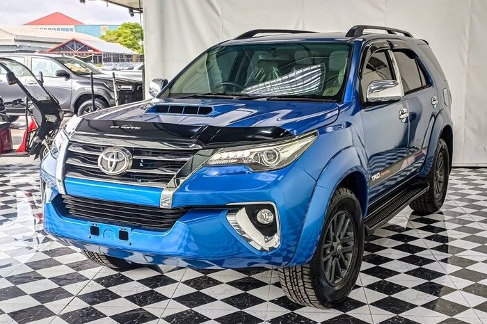 
2005 TOYOTA FORTUNER 3.0 4WD AT Blue full									