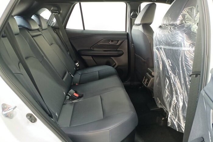 
BRAND NEW YARIS CROSS LUXURY 2025 full									