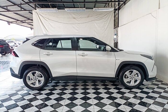 
BRAND NEW YARIS CROSS LUXURY 2025 full									