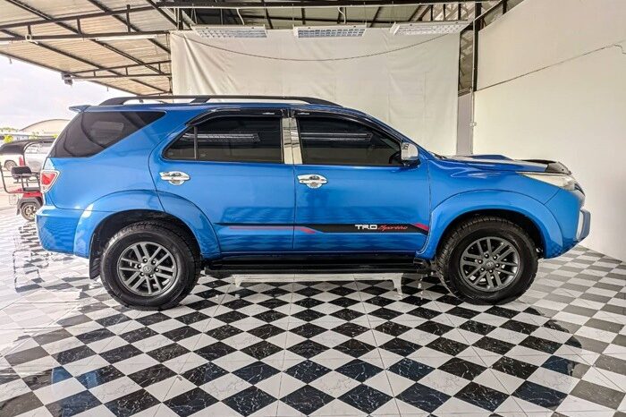 
2005 TOYOTA FORTUNER 3.0 4WD AT Blue full									