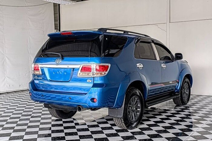 
2005 TOYOTA FORTUNER 3.0 4WD AT Blue full									