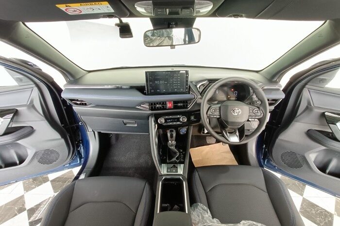 
BRAND NEW TOYOTA YARIS CROSS HEV LUXURY 2025 full									