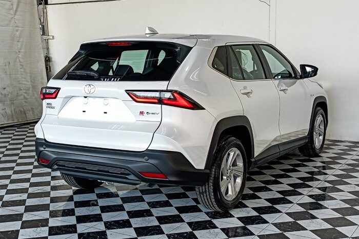 
BRAND NEW YARIS CROSS LUXURY 2025 full									