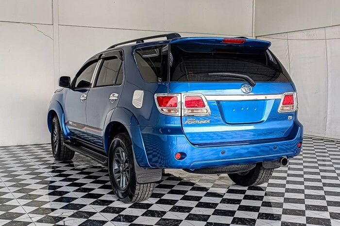 
2005 TOYOTA FORTUNER 3.0 4WD AT Blue full									