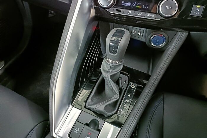 
BRAND NEW TOYOTA YARIS CROSS HEV LUXURY 2025 full									