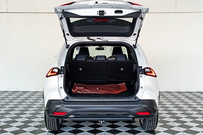 
BRAND NEW YARIS CROSS LUXURY 2025 full									