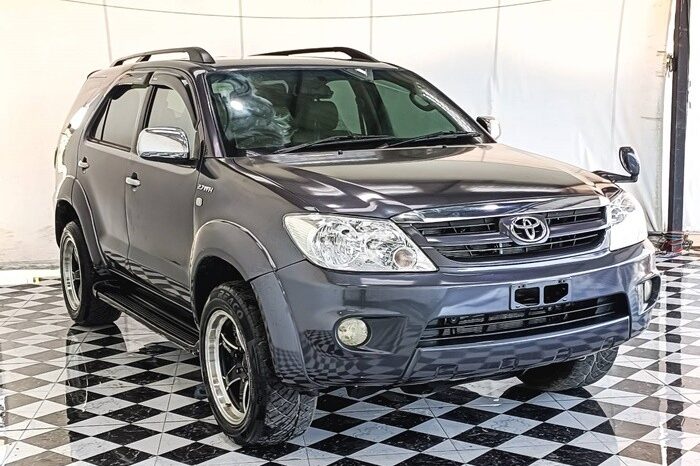 
2005 TOYOTA FORTUNER 2.7 4WD AT Dark Gray full									
