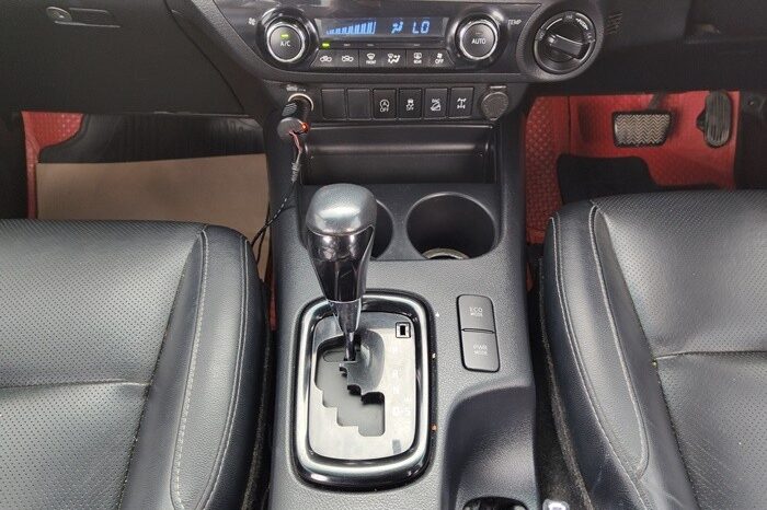 
TOYOTA HILUX DOUBLE CABIN 2018 full									