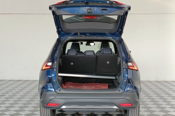 
BRAND NEW TOYOTA YARIS CROSS HEV LUXURY 2025 full									