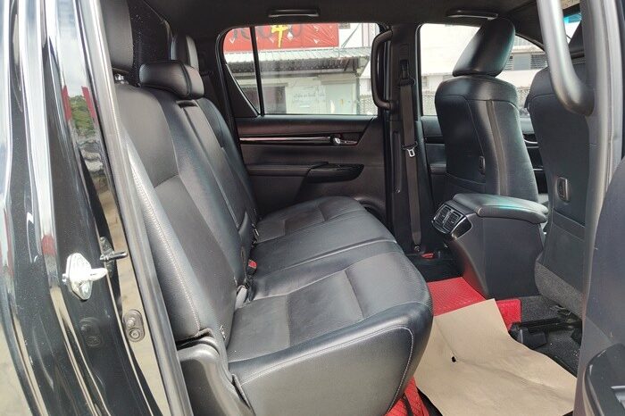 
TOYOTA HILUX DOUBLE CABIN 2018 full									