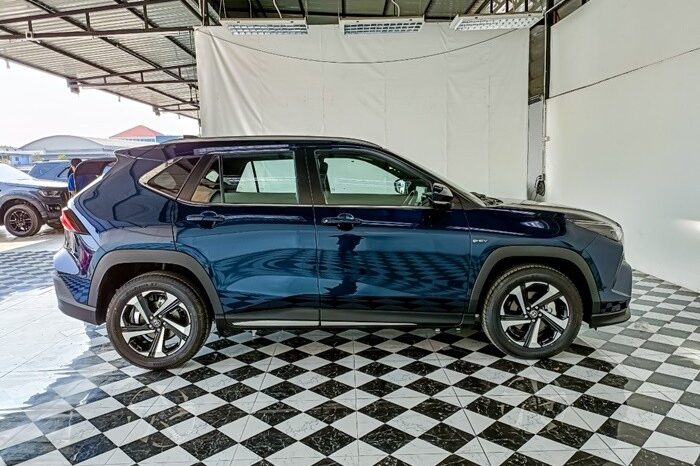 
BRAND NEW TOYOTA YARIS CROSS HEV LUXURY 2025 full									