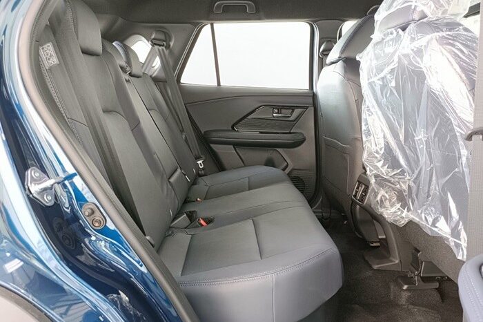 
BRAND NEW TOYOTA YARIS CROSS HEV LUXURY 2025 full									