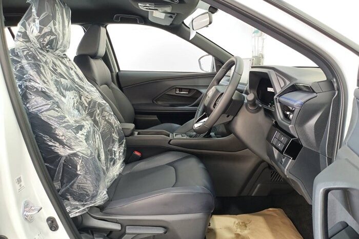 
BRAND NEW YARIS CROSS LUXURY 2025 full									