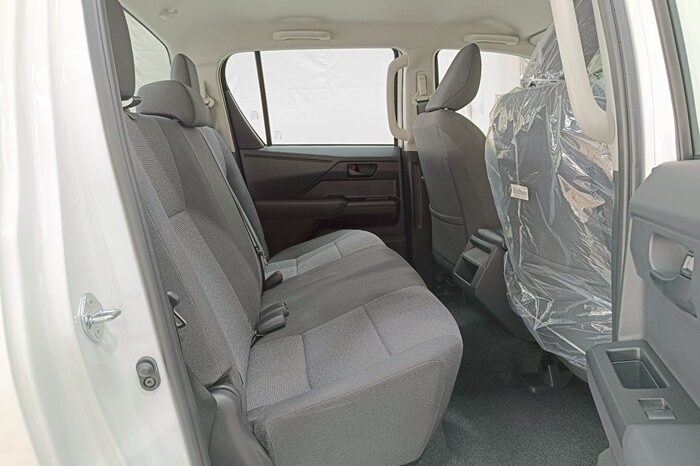 
2025 TOYOTA HILUX TRAVO DOUBLE CAB PRERUNNER 2.8 PREMIUM full									