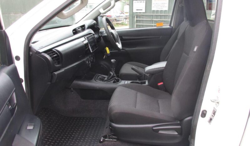 
TOYOTA HILUX Active 2.4 4X4 D-4D Single Cab 2018 full									