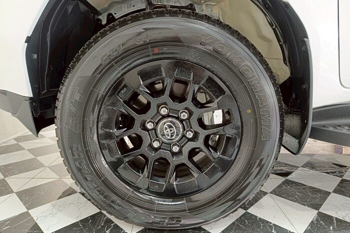 
2025 TOYOTA HILUX TRAVO DOUBLE CAB PRERUNNER 2.8 PREMIUM full									