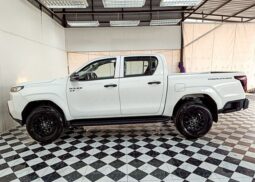 
2025 TOYOTA HILUX TRAVO DOUBLE CAB PRERUNNER 2.8 PREMIUM full									