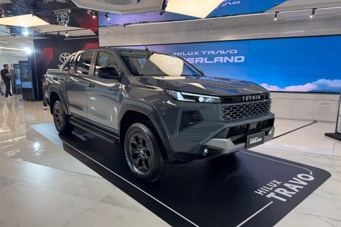 
2025 TOYOTA HILUX TRAVO OVERLAND PLUS 2.8 4WD AT Dark Gray full									