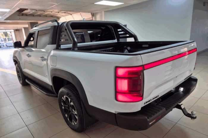 
BYD SHARK 6 1.5 4WD AT White full									