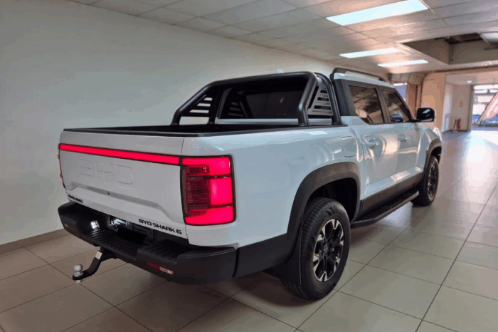 
BYD SHARK 6 1.5 4WD AT White full									