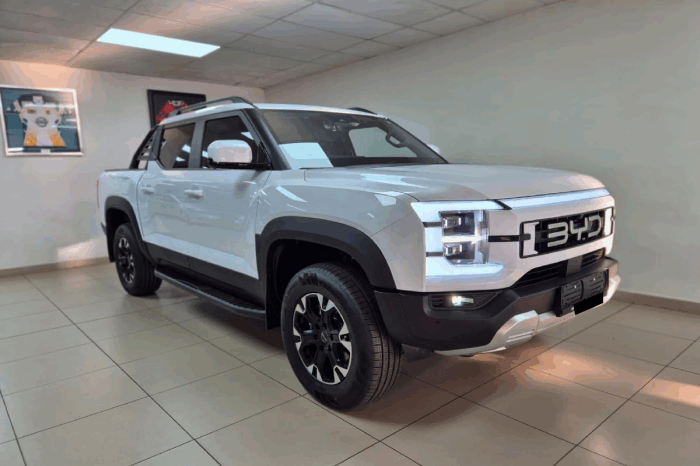 
BYD SHARK 6 1.5 4WD AT White full									