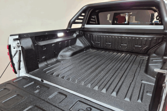 
BYD SHARK 6 1.5 4WD AT White full									