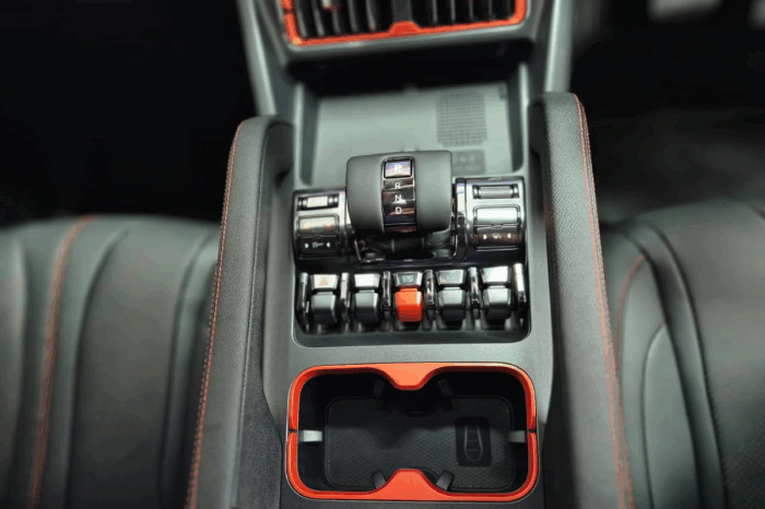 
BYD SHARK 6 1.5 4WD AT White full									