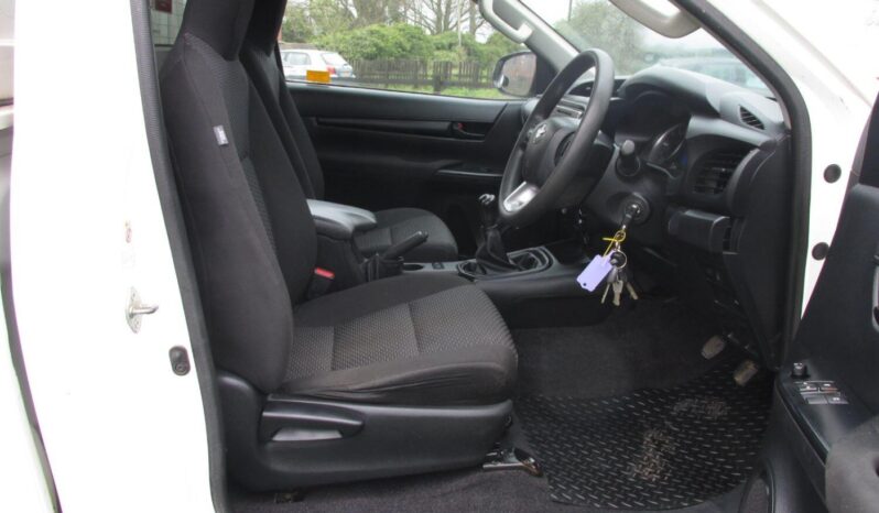 
TOYOTA HILUX Active 2.4 4X4 D-4D Single Cab 2018 full									