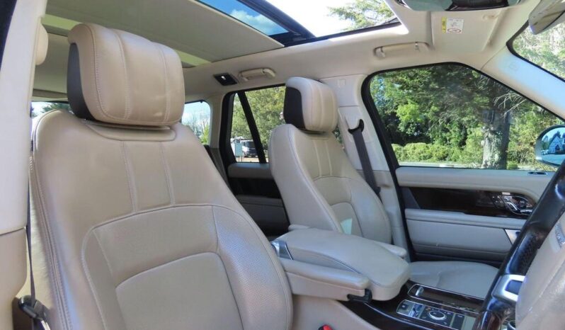 
Land Rover Range Rover 3.0 SD V6 Vogue Auto full									