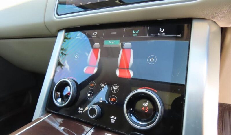 
Land Rover Range Rover 3.0 SD V6 Vogue Auto full									