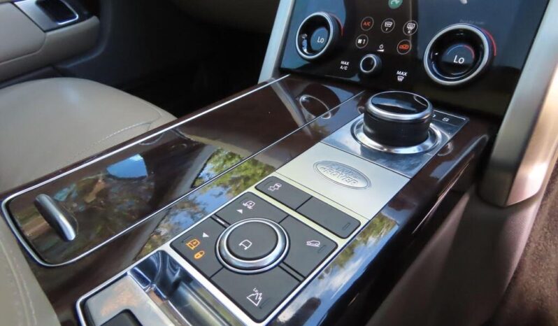 
Land Rover Range Rover 3.0 SD V6 Vogue Auto full									