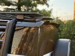 
Land Rover Defender 110 3.0 i6 MHEV SE full									