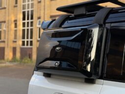 
Land Rover Defender 110 3.0 i6 MHEV SE full									