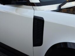 
Land Rover Defender 110 3.0 i6 MHEV SE full									