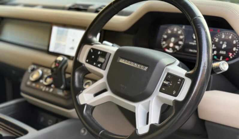 
Land Rover Defender 110 3.0 i6 MHEV SE full									