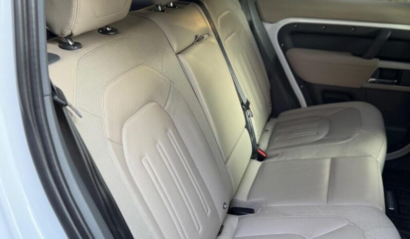 
Land Rover Defender 110 3.0 i6 MHEV SE full									