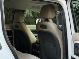 
Land Rover Defender 110 3.0 i6 MHEV SE full									