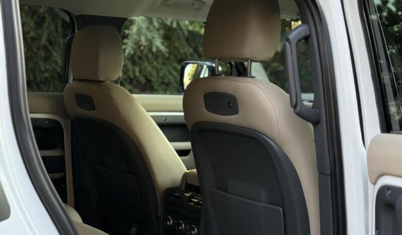 
Land Rover Defender 110 3.0 i6 MHEV SE full									