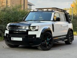 
Land Rover Defender 110 3.0 i6 MHEV SE full									