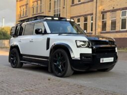 
Land Rover Defender 110 3.0 i6 MHEV SE full									