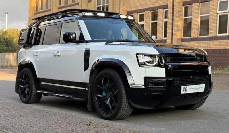 
Land Rover Defender 110 3.0 i6 MHEV SE full									