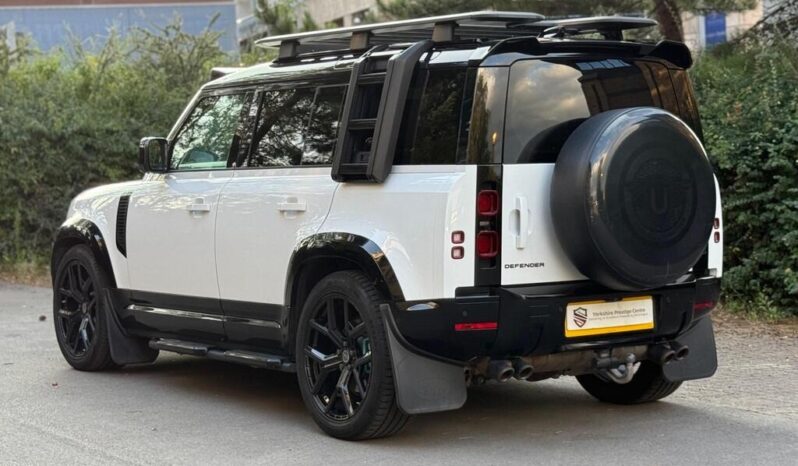 
Land Rover Defender 110 3.0 i6 MHEV SE full									