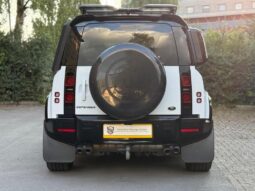 
Land Rover Defender 110 3.0 i6 MHEV SE full									