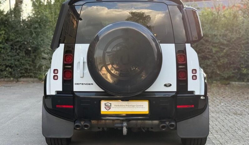 
Land Rover Defender 110 3.0 i6 MHEV SE full									