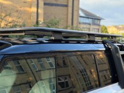 
Land Rover Defender 110 3.0 i6 MHEV SE full									