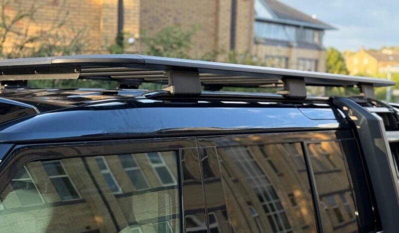 
Land Rover Defender 110 3.0 i6 MHEV SE full									