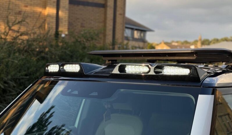 
Land Rover Defender 110 3.0 i6 MHEV SE full									