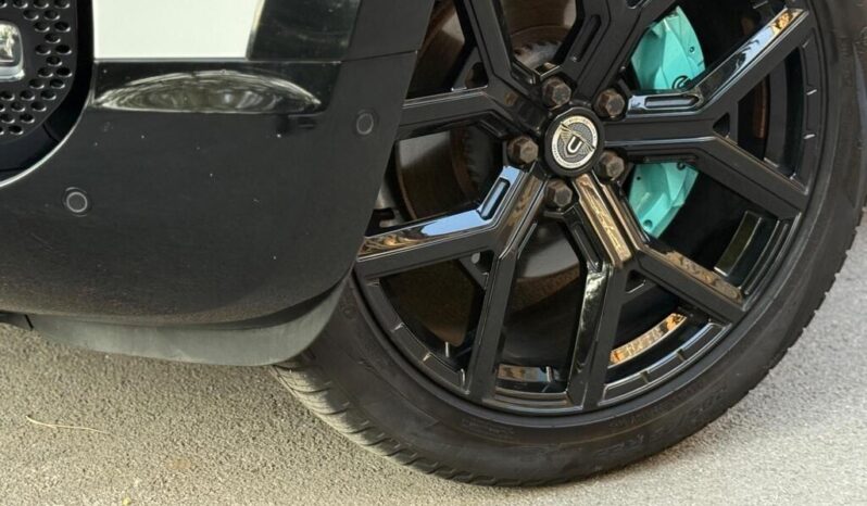 
Land Rover Defender 110 3.0 i6 MHEV SE full									