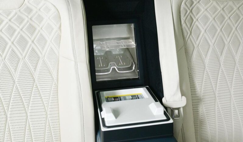 
Bentley Flying Spur 6.0 W12 Mulliner full									