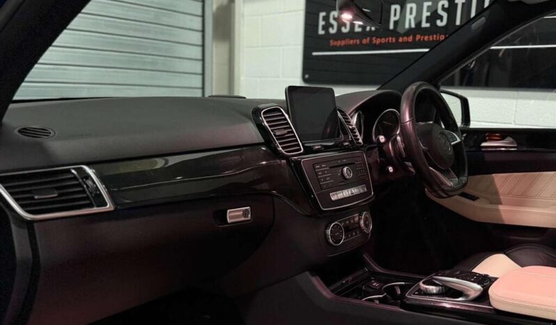 
Mercedes-Benz GLE 3.0 GLE43 V6 AMG Night Edition full									